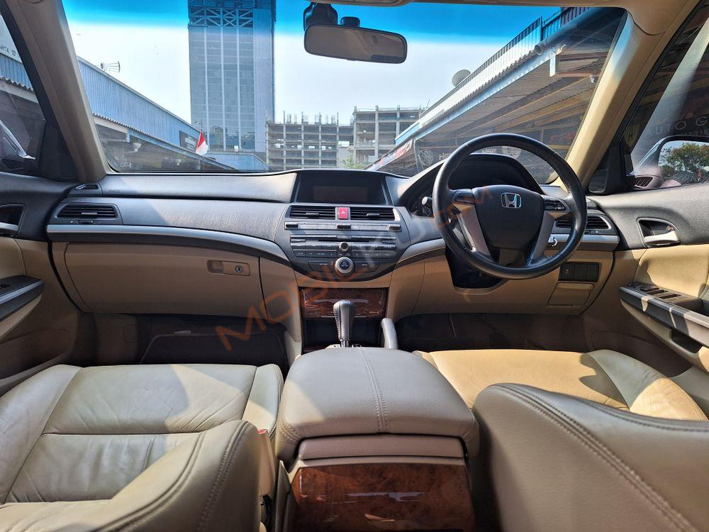 Mobil Honda Accord 2011