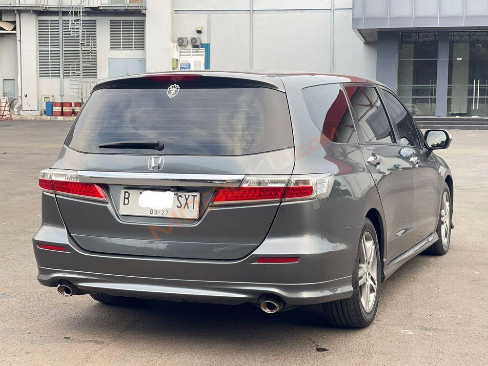 Mobil Honda Odyssey 2012