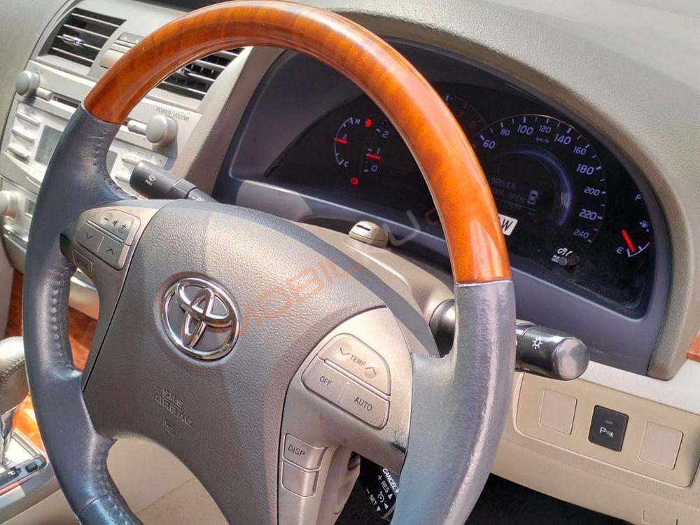 Mobil Toyota Camry 2012