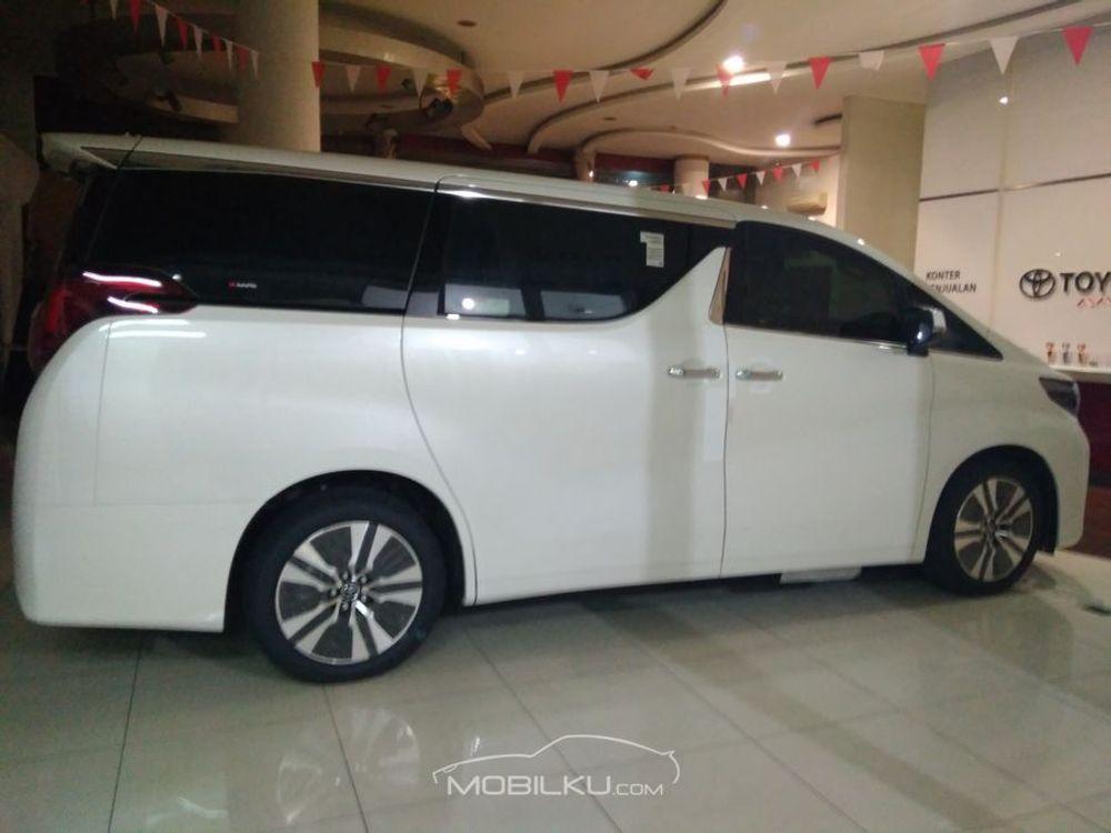 Mobil Toyota Alphard 2019