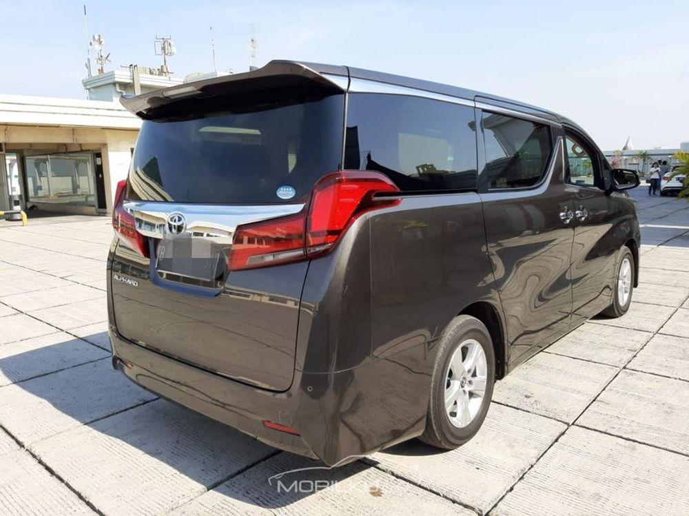 Mobil Toyota Alphard 2018