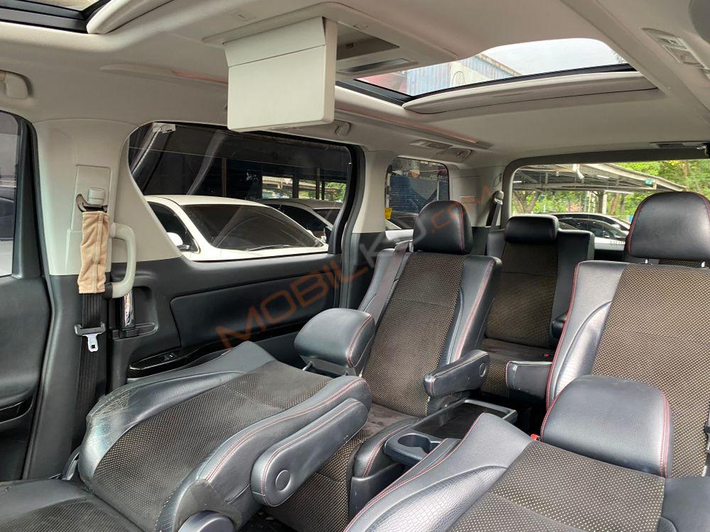 Mobil Toyota Vellfire 2015