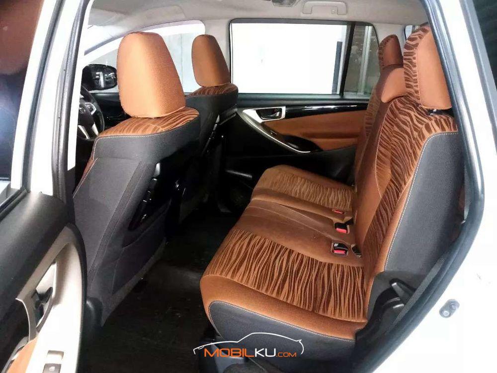 Mobil Toyota Kijang Innova 2016