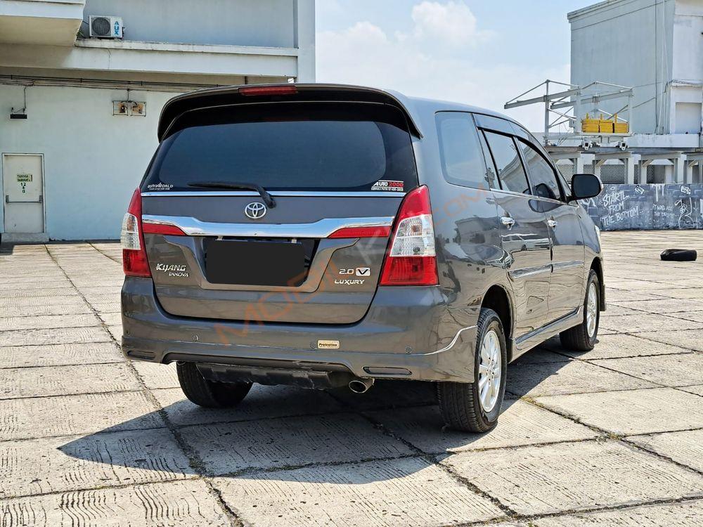 Mobil Toyota Kijang Innova 2014
