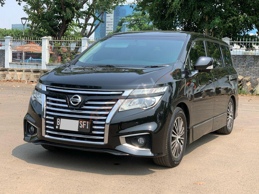 Mobil Nissan Elgrand 2014