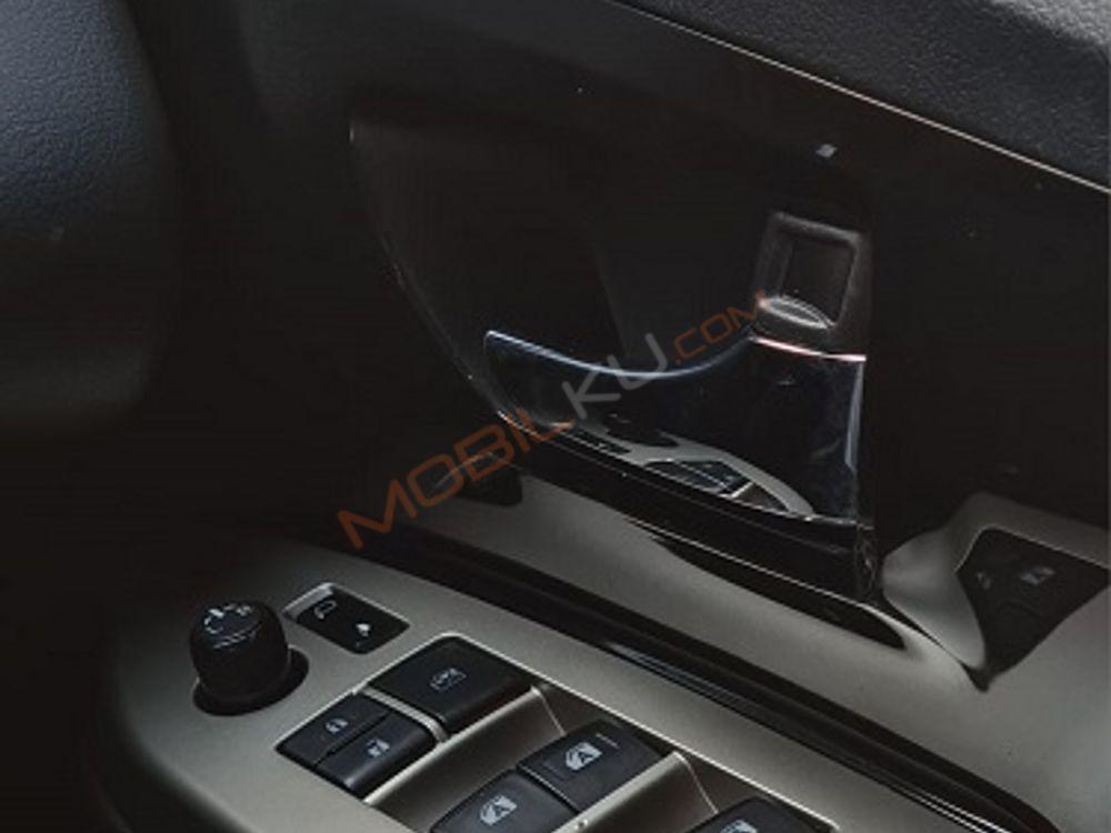 Mobil Toyota Kijang Innova 2016