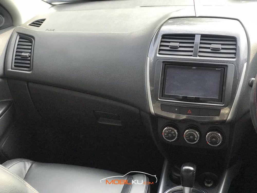 Mobil Mitsubishi Outlander Sport 2014