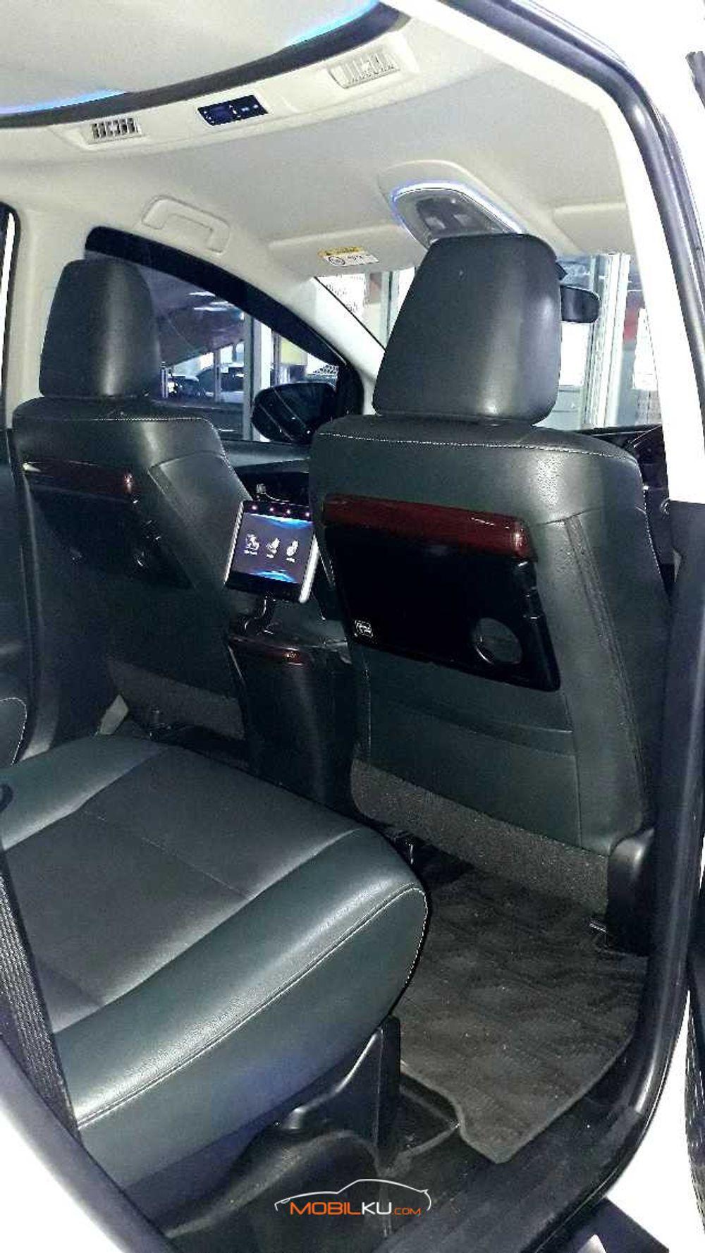 Mobil Toyota Kijang Innova 2019