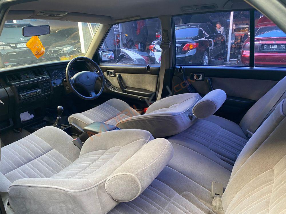 Mobil Toyota Crown 1995