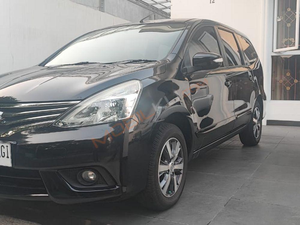 Mobil Nissan Grand Livina 2018