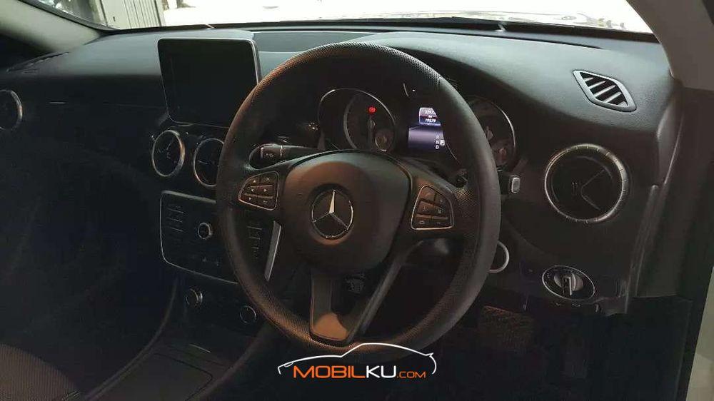 Mobil Mercedes-Benz CLA 2016