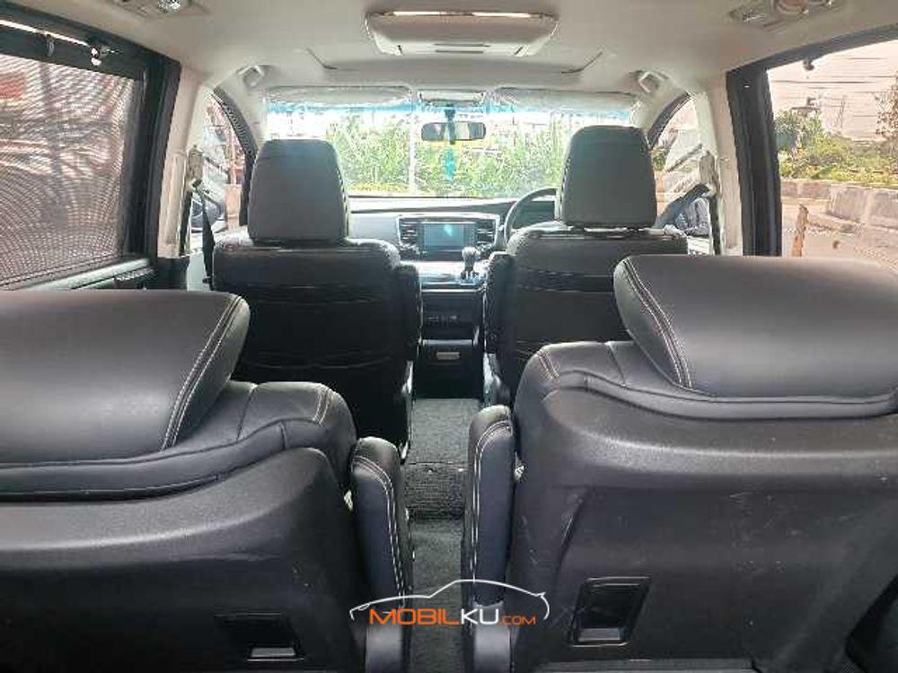 Mobil Honda Odyssey 2017