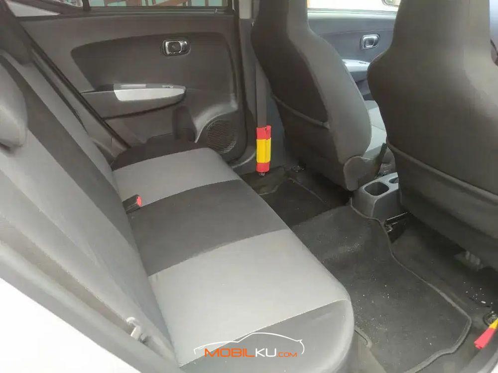 Mobil Daihatsu Ayla 2013