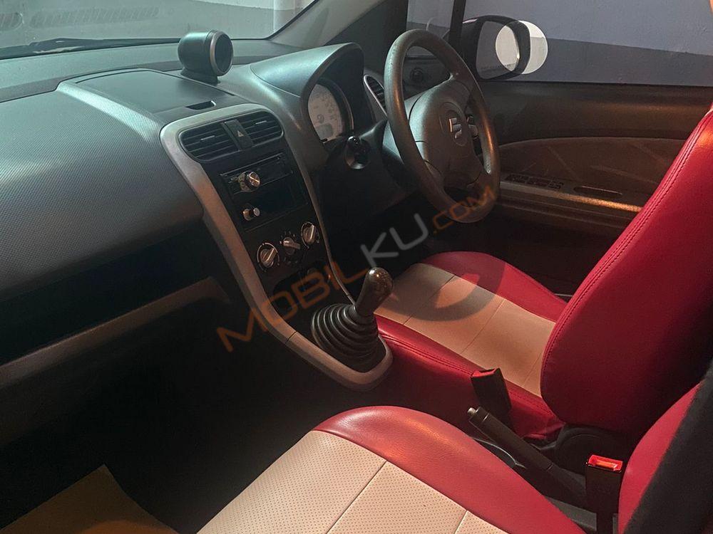 Mobil Suzuki Splash 2012