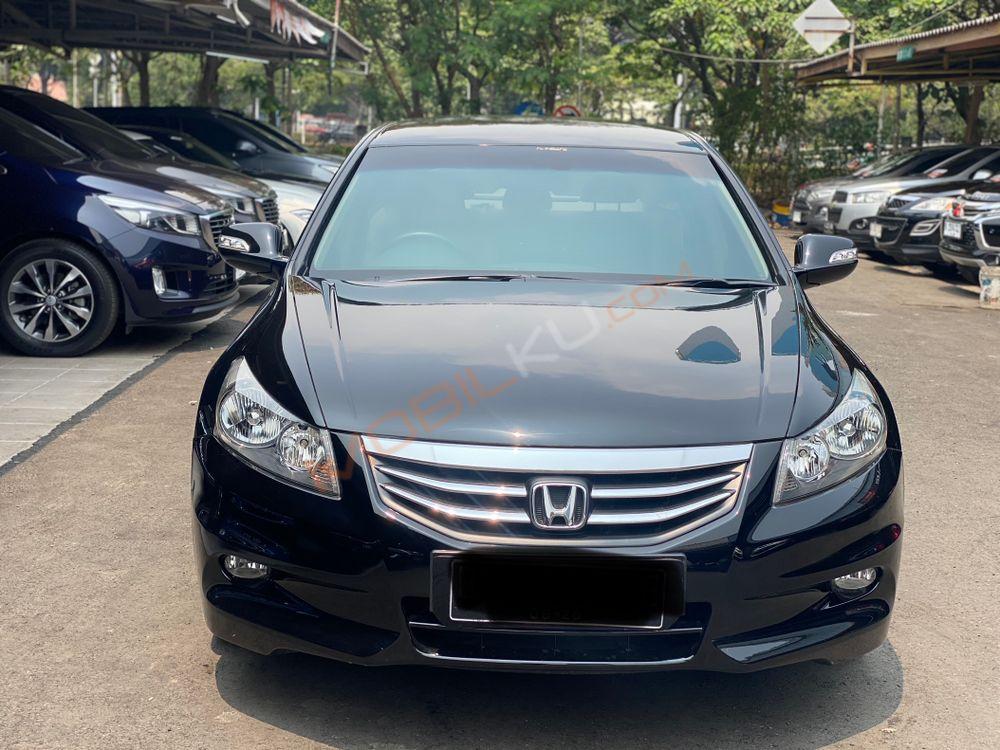 Mobil Honda Accord 2011