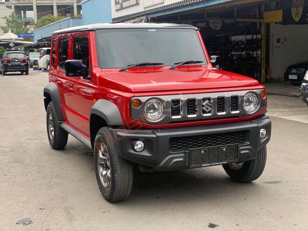 Mobil Suzuki Jimny 2023