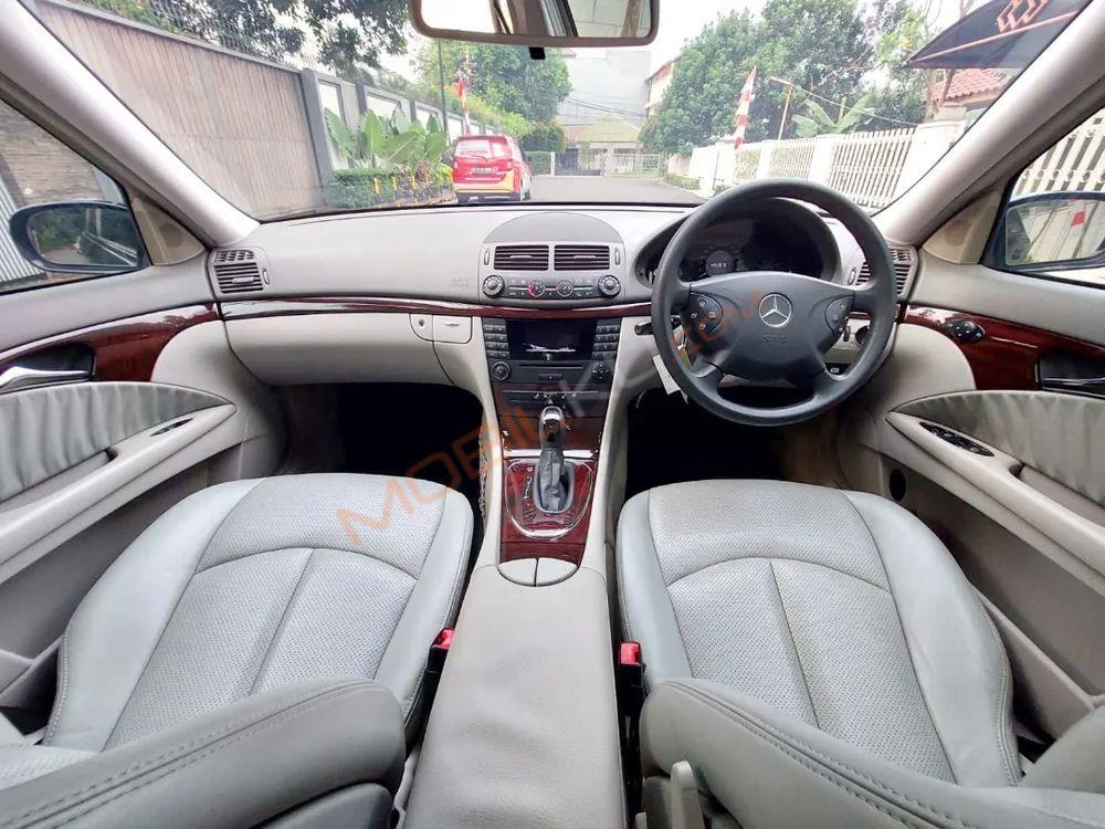 Mobil Mercedes-Benz E-Class 2005