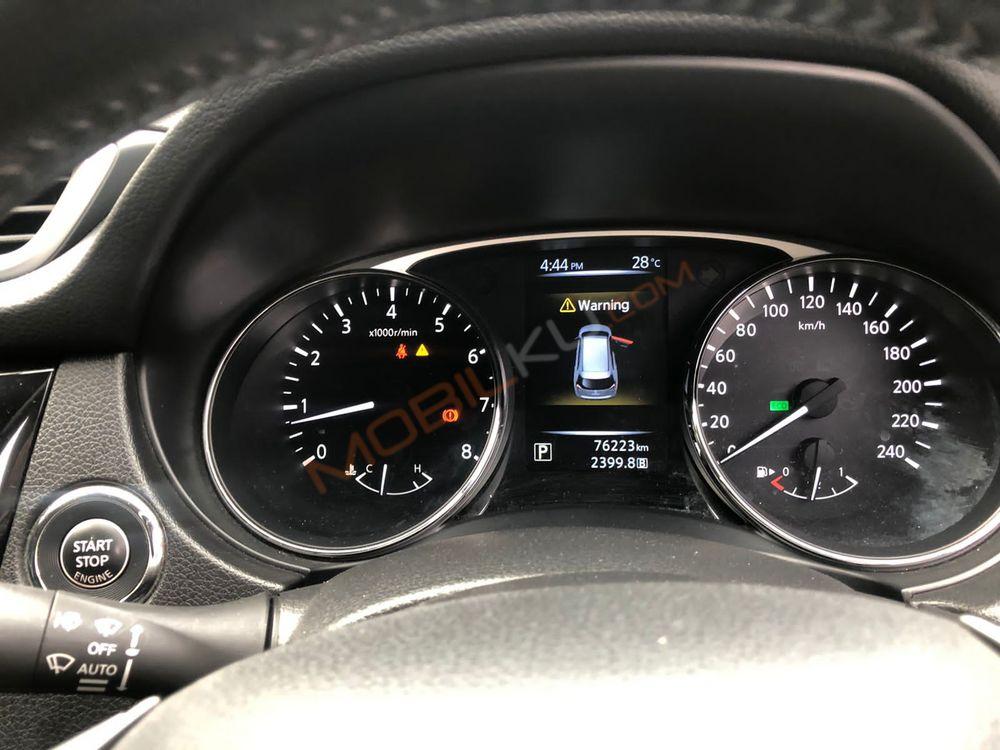 Mobil Nissan X-Trail 2015