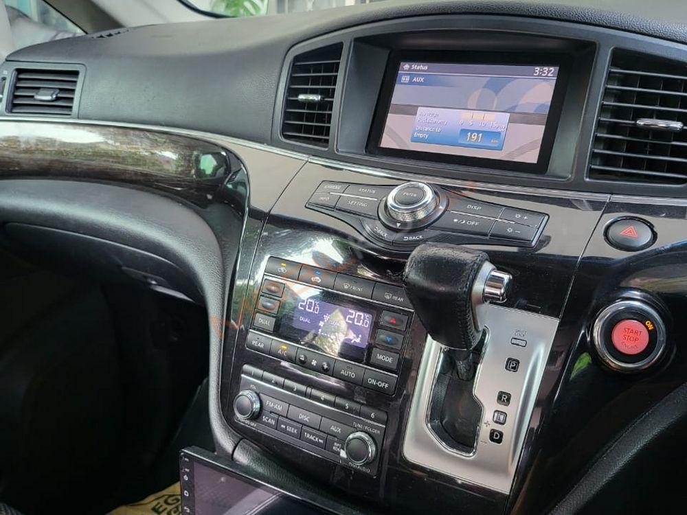Mobil Nissan Elgrand 2013