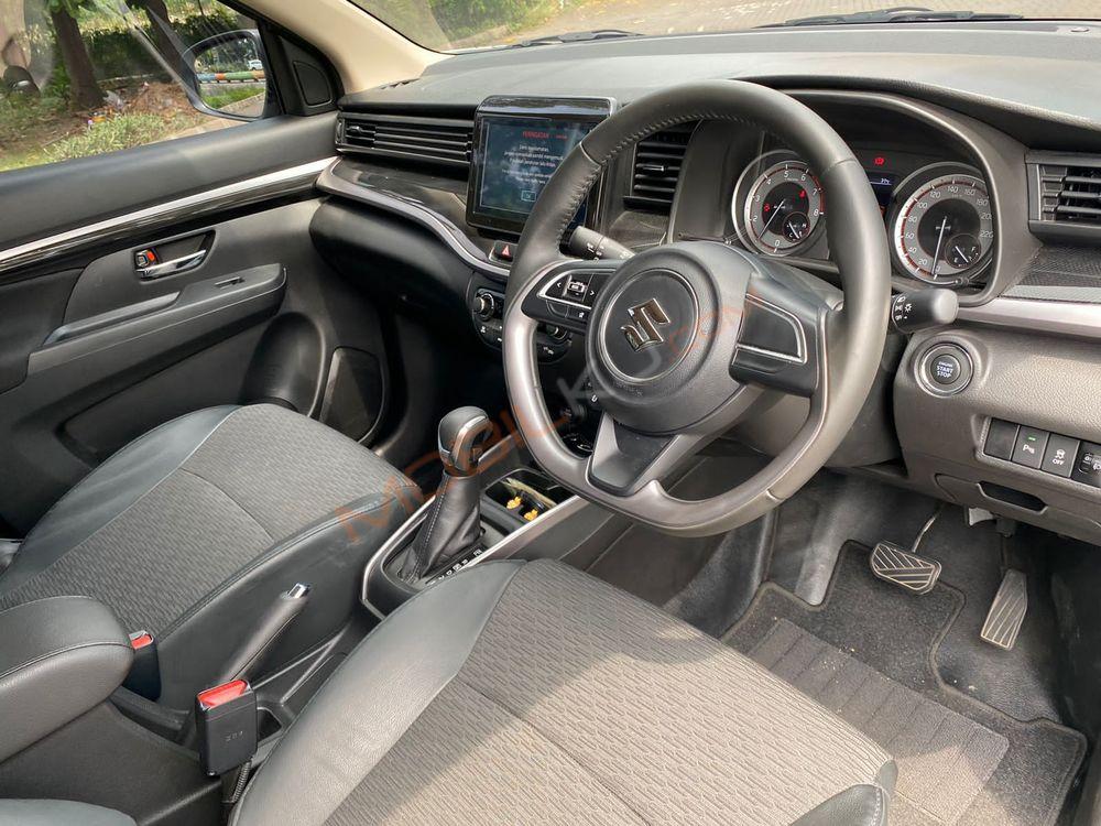 Mobil Suzuki XL7 2022