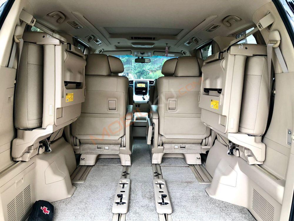 Mobil Toyota Alphard 2012