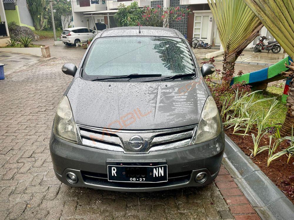 Mobil Nissan Grand Livina 2009