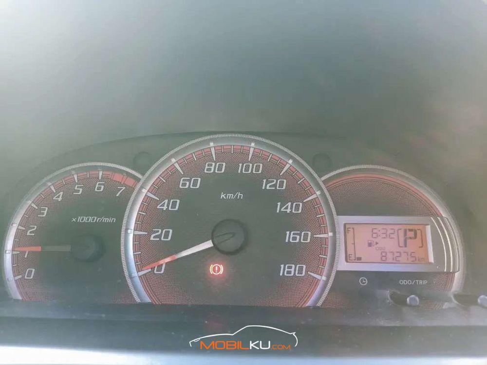 Mobil Daihatsu Xenia 2012