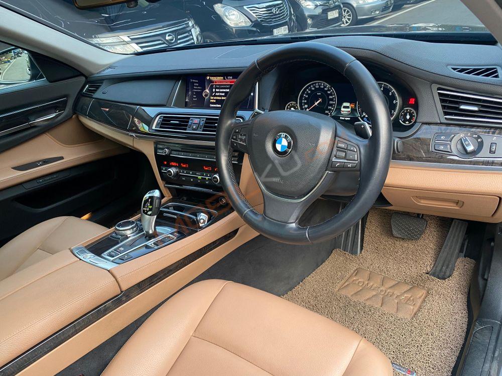 Mobil BMW 7 Series 2014