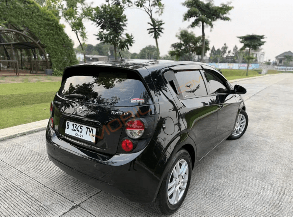Mobil Chevrolet Aveo 2014