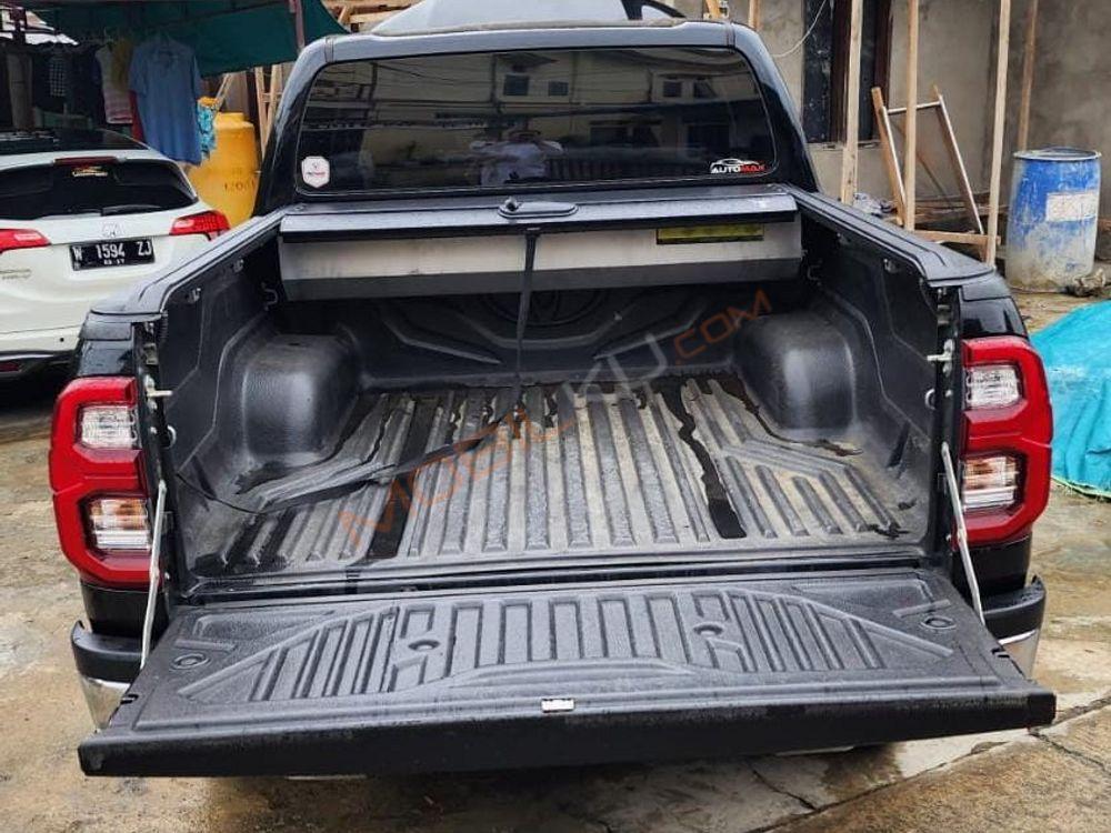 Mobil Toyota Hilux 2021