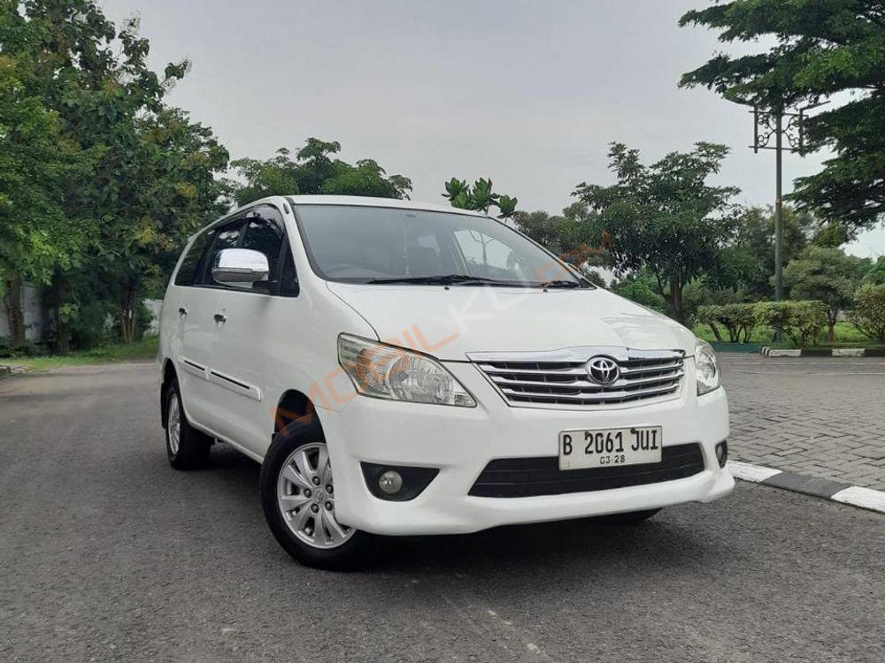 Mobil Toyota Kijang Innova 2013