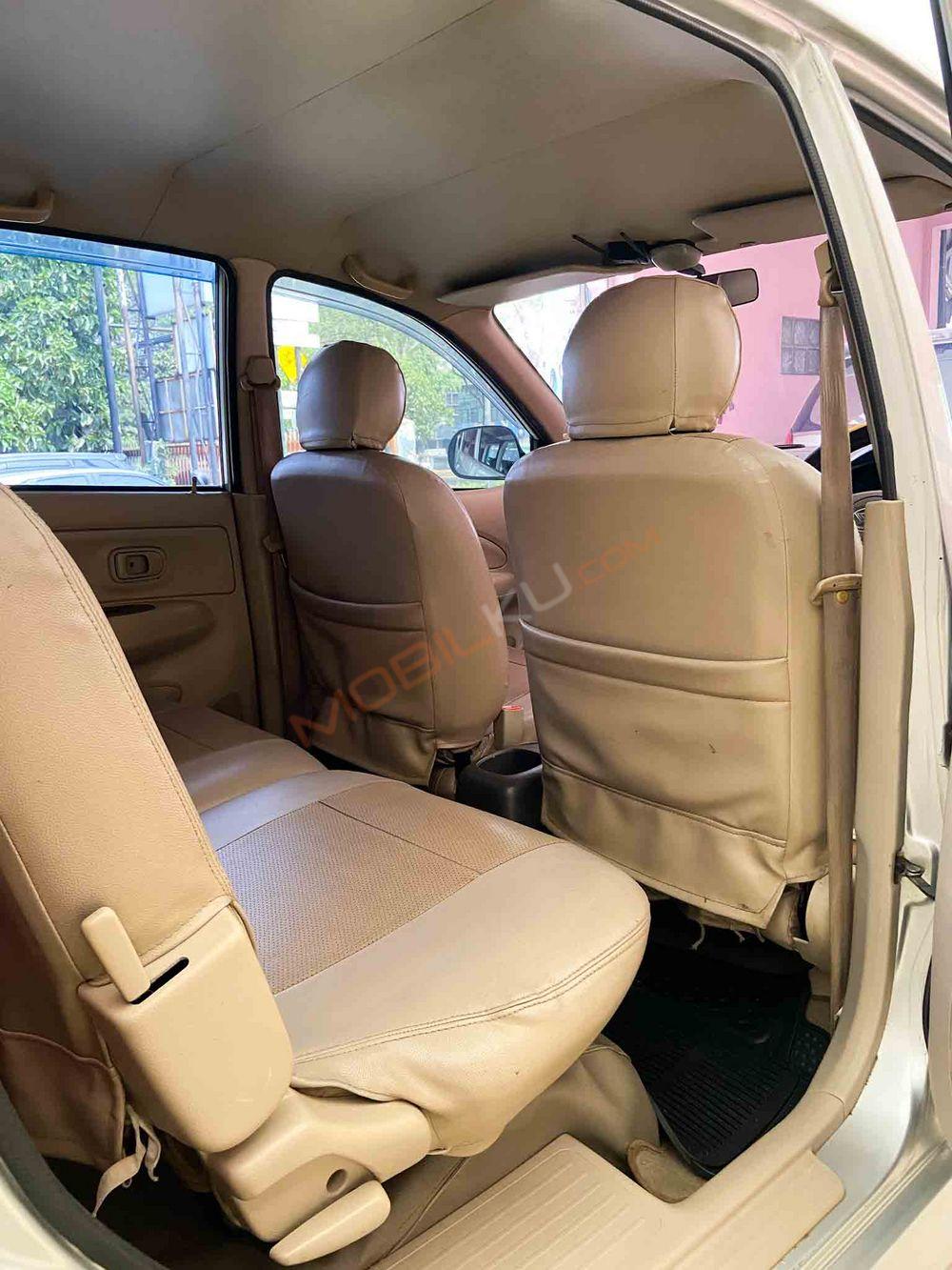 Mobil Daihatsu Xenia 2007