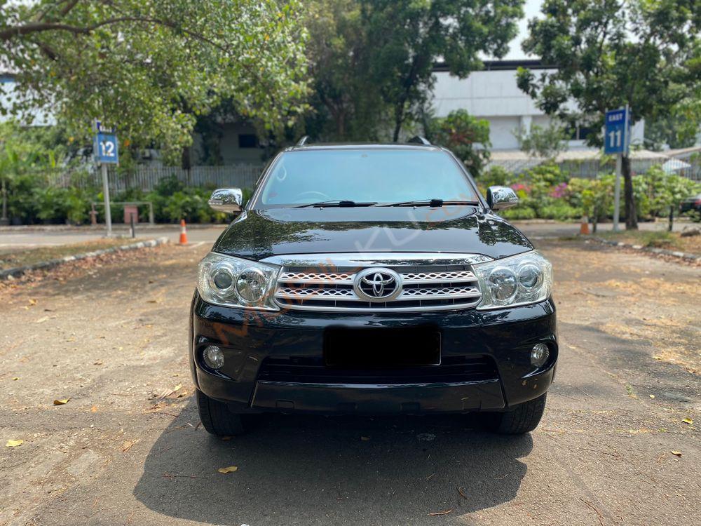 Mobil Toyota Fortuner 2011