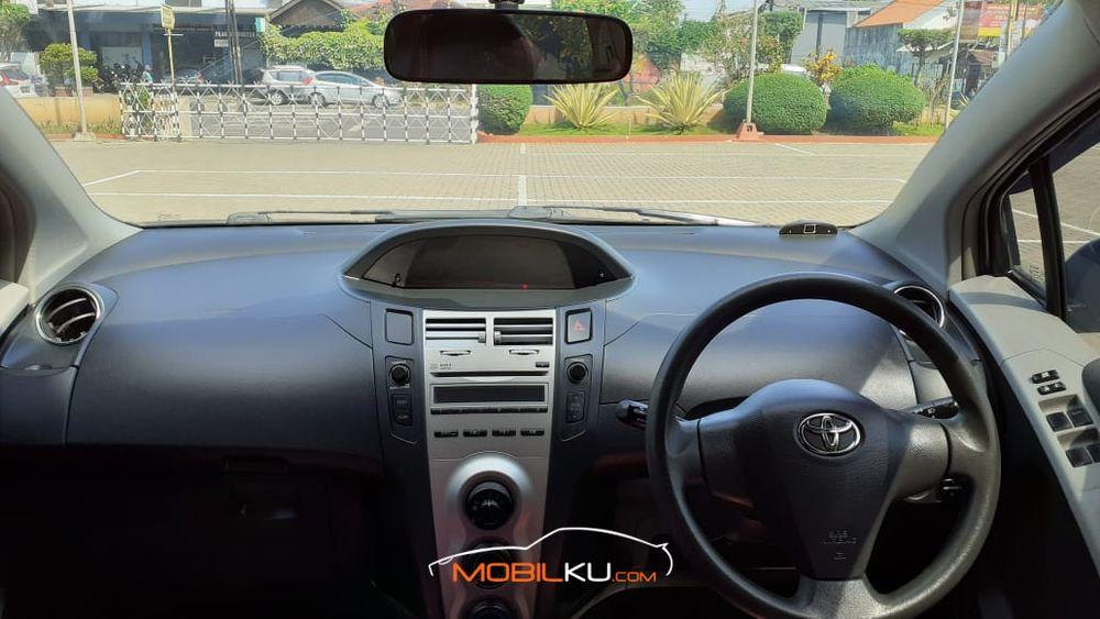 Mobil Toyota Yaris 2010