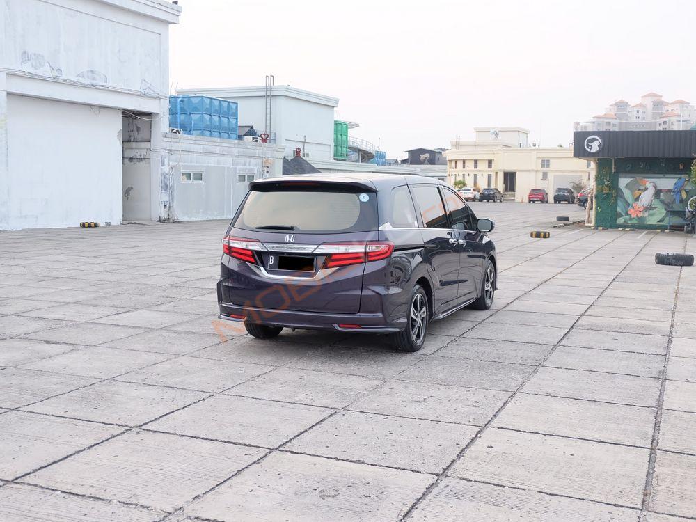 Mobil Honda Odyssey 2014