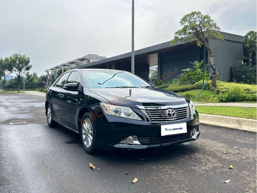 Mobil Toyota Camry 2013