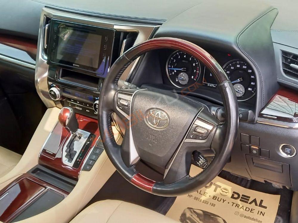 Mobil Toyota Alphard 2017