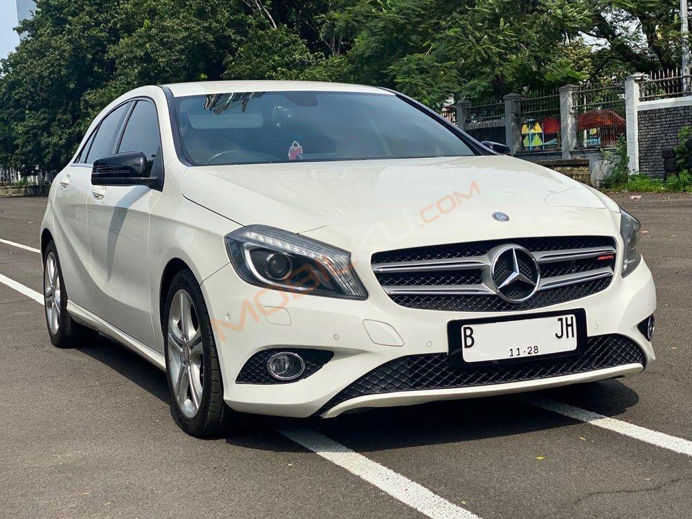 Mobil Mercedes-Benz A-Class 2013