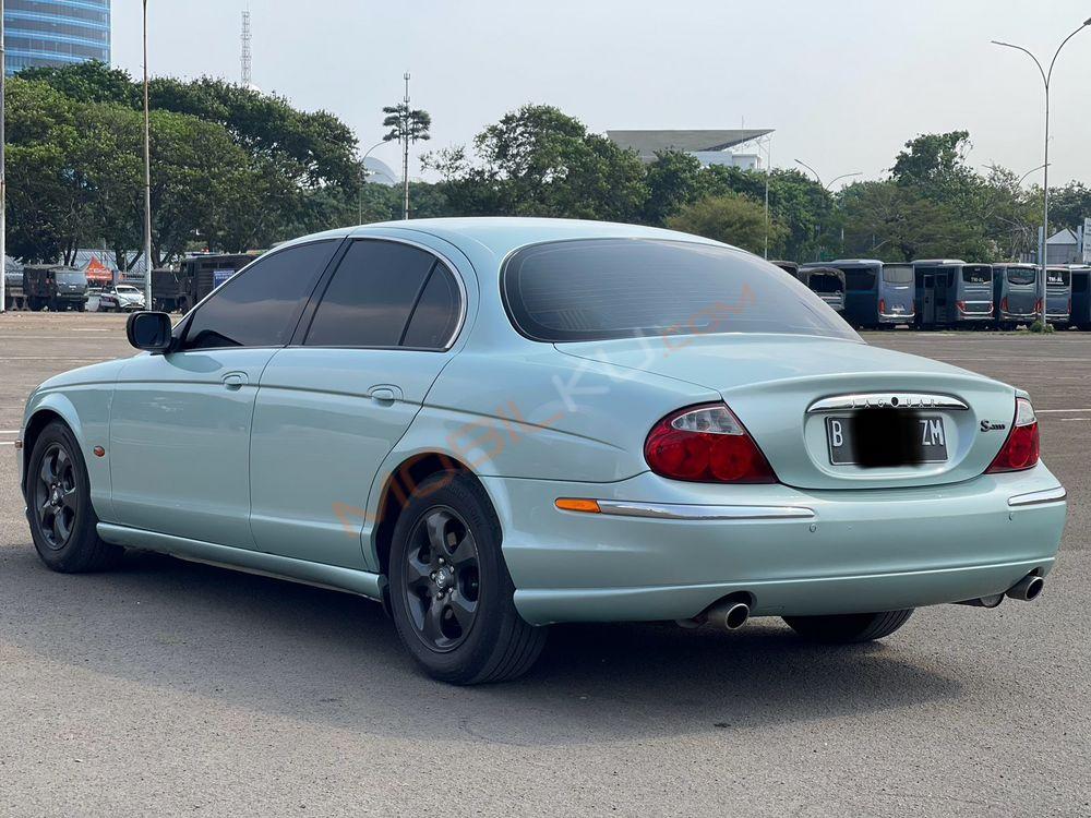 Mobil Jaguar S-Type 2002