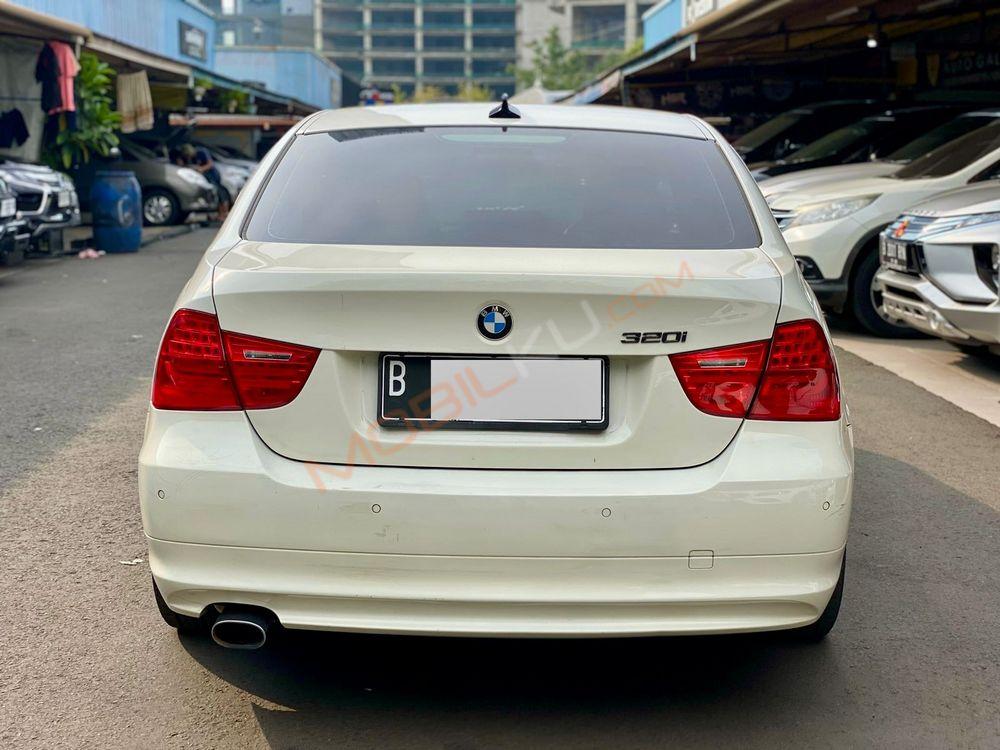 Mobil BMW 3 Series 2011