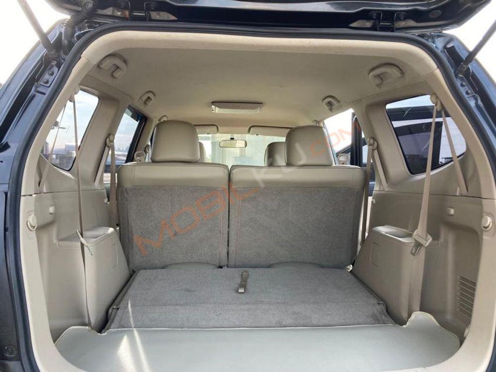 Mobil Nissan Grand Livina 2013