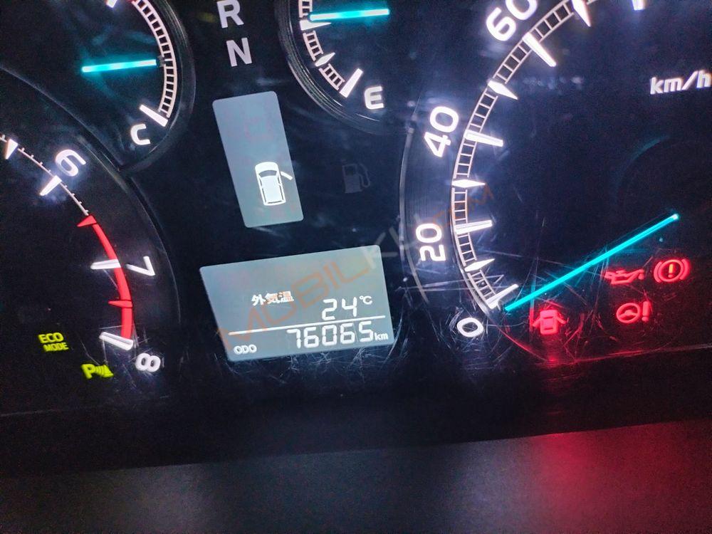 Mobil Toyota Vellfire 2012