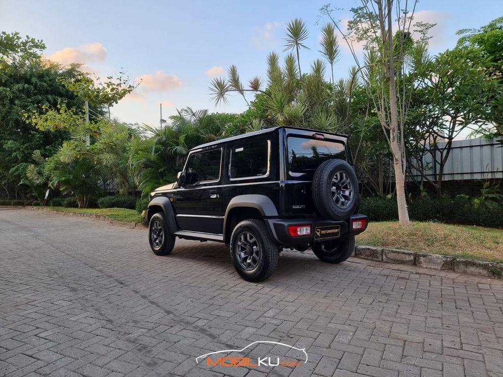 Mobil Suzuki Jimny 2021