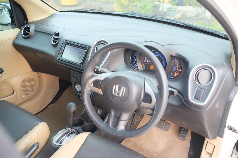 Mobil Honda Mobilio 2015