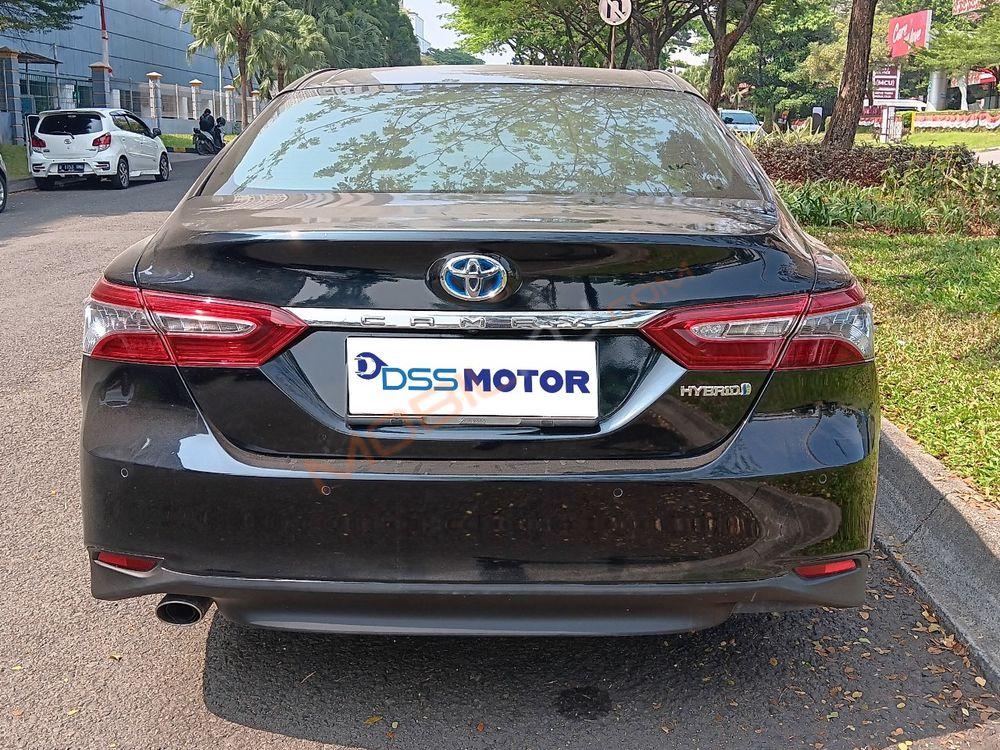Mobil Toyota Camry 2020