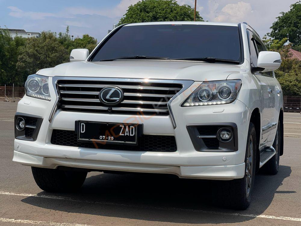 Mobil Lexus LX 2014