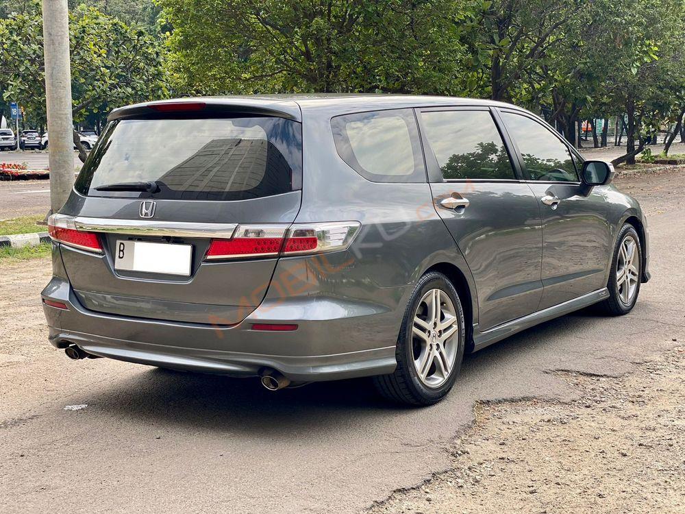 Mobil Honda Odyssey 2012