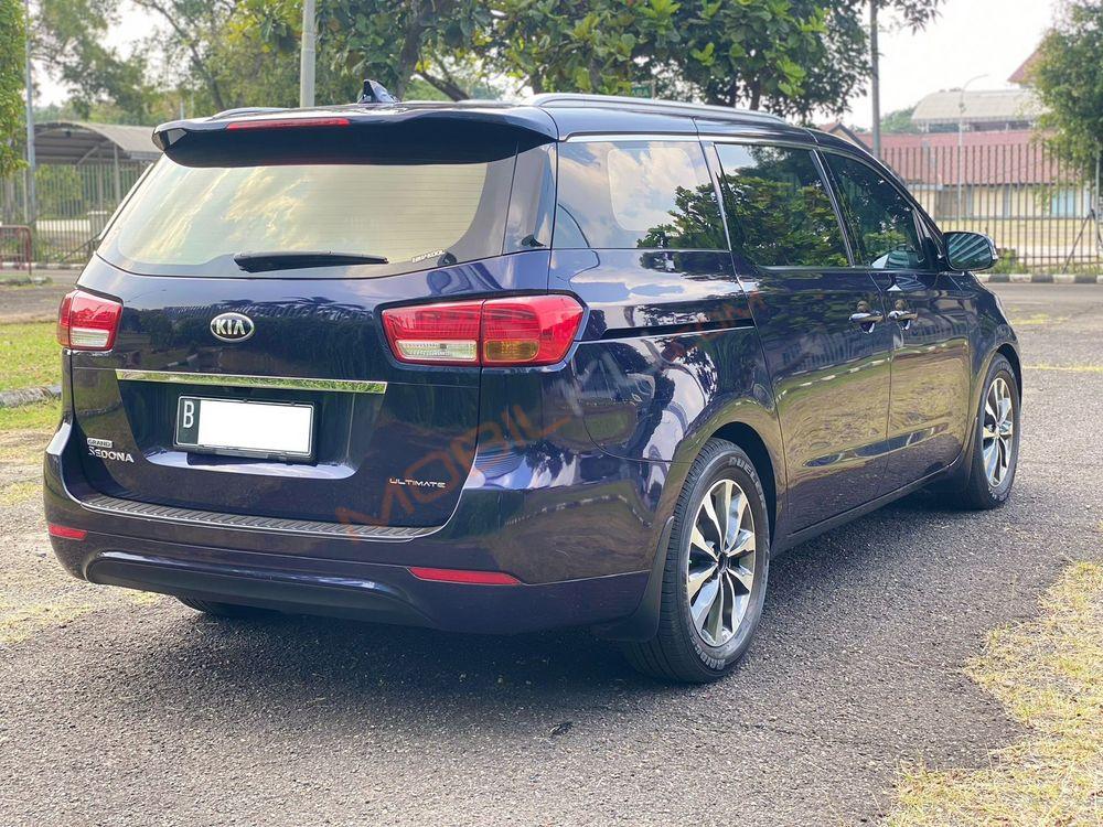 Mobil Kia Sedona 2017