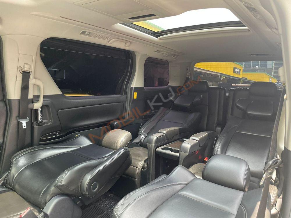 Mobil Toyota Vellfire 2014