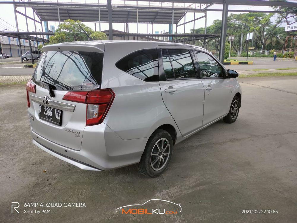 Mobil Toyota Calya 2017